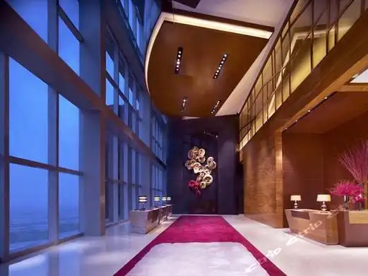 p>深圳君悦酒店位于中国广东省深圳市罗湖区的五星级酒店,共有471 间