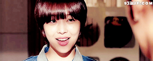 吹口哨撅嘴美女俏皮gif动图_动态图_表情包下载_soogif