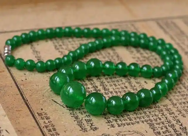 3,比重看 马来玉的比重与绿玛瑙类似,大约在2.