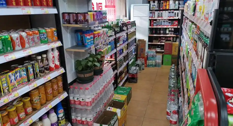 超市出售货架冰柜烟酒架柜台等70平米超市设备