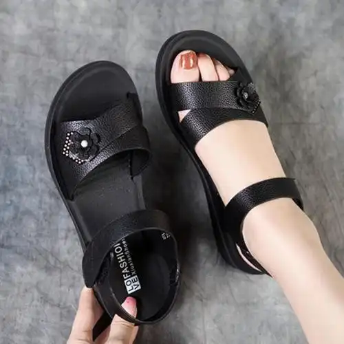 新款夏季妈妈凉鞋中老年防滑舒适女鞋中年平底平跟软底奶奶皮凉鞋黑色