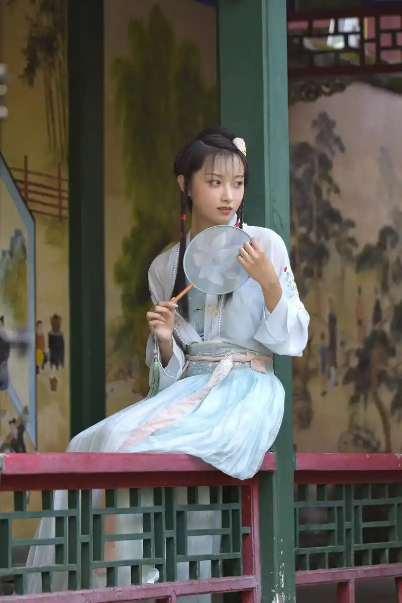 【红楼梦系列】.[林黛玉]  服装美妆:五月   友情出镜: - 抖音