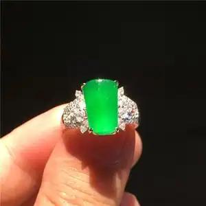 翡翠马鞍戒指镶嵌图片