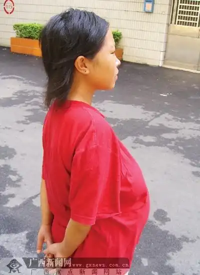 流浪女子已有了9个月身孕 谁能帮帮这位流浪孕妇