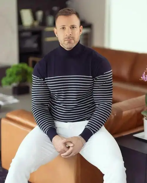 最近,来自美国的男星 austin wolf(奥斯汀·沃尔夫)在一个采访中透露