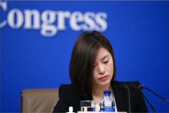 中美对话现场翻译出圈一个细节足显功力曾被喻为最冷艳女翻译