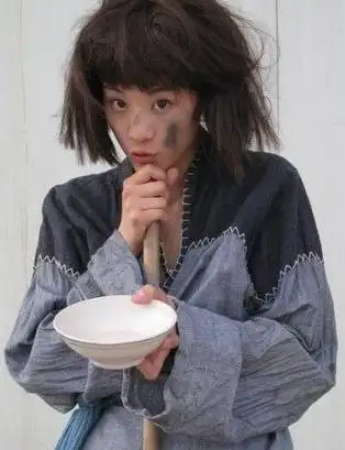 今天上街,遇到一个乞丐.