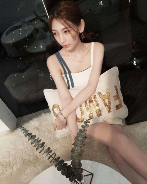 实力斗鱼主播叶知秋怒怼网络键盘侠,只为保护心上人?