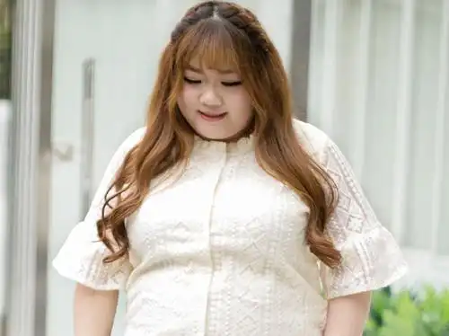 老板另类激励惹人议,减肥1斤奖励100,胖妹举动老板蒙,要关门呀