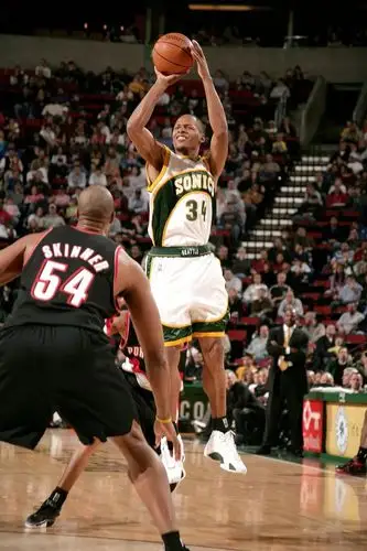 高清壁纸|联盟史上最强三分射手@雷阿伦