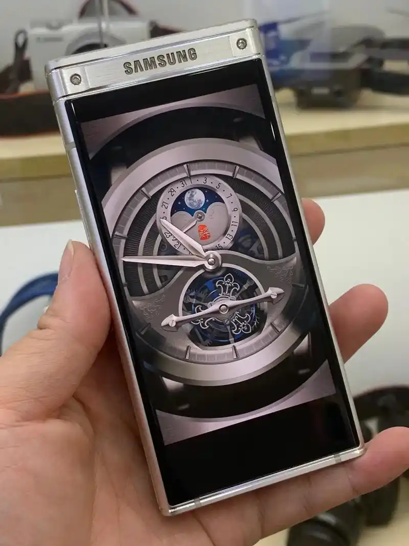 三星w2018.三星w2018,国行6 256 全原,框小磕 - 抖音