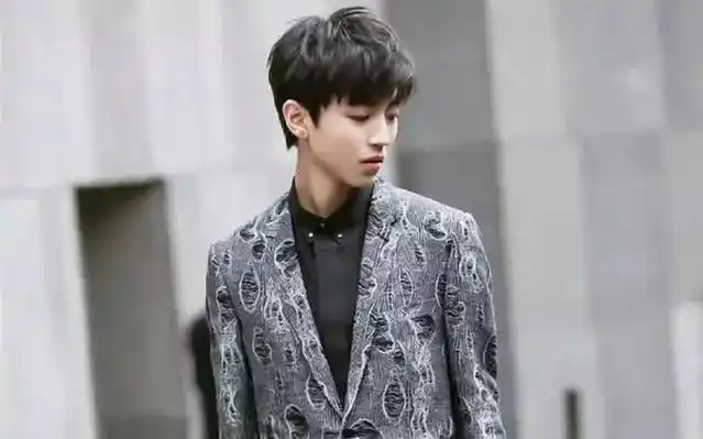 男八字头发型 学生头八字刘海图片 - 时代开运网