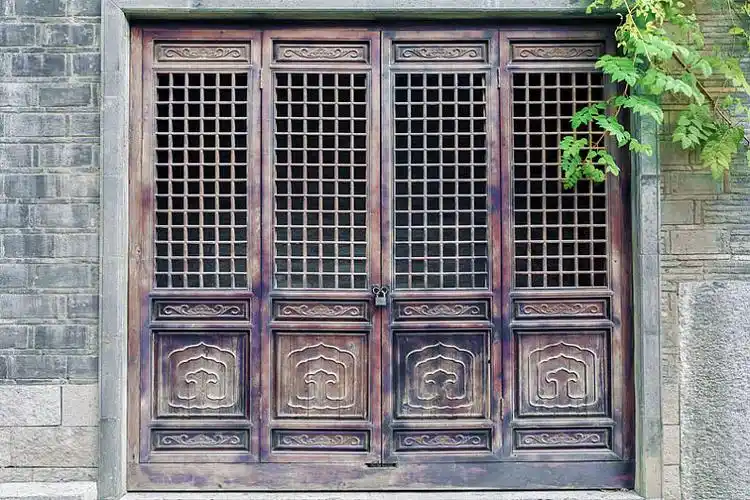 中式古建筑的古典实木隔扇门窗,拍摄于南京老门东_高清图片_全景视觉