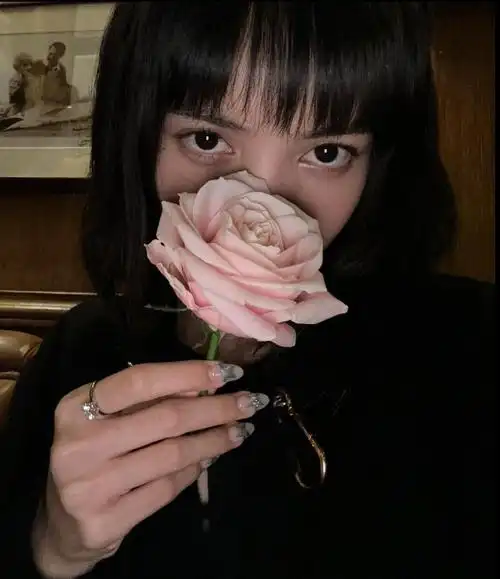 lisa晒多张美照和生活照