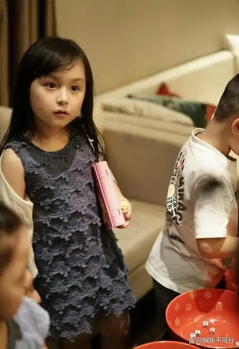 童星刘楚恬2岁出道年入百万因太漂亮被禁止整容如今长这样