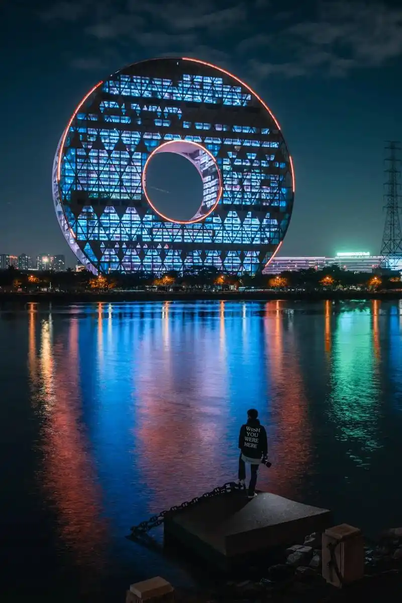 广州科幻机位——圆大厦98.机位在最后一张图 图一建议28- - 抖音