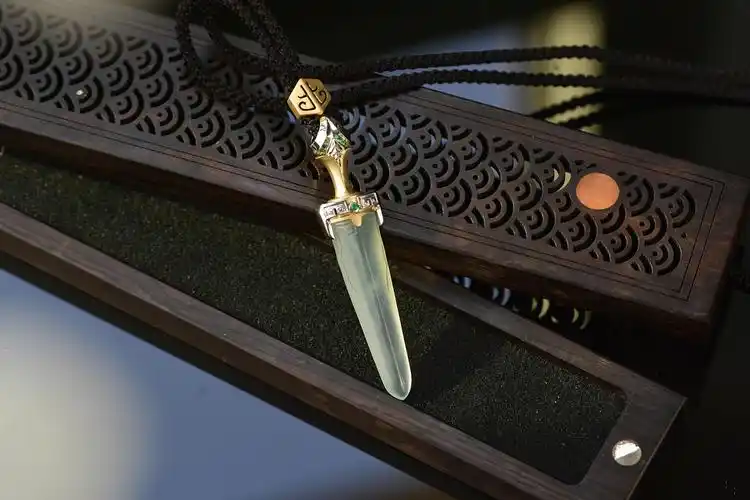 设计作品|翡翠泰阿剑吊坠