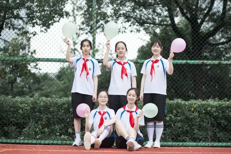 女儿2019初中毕业了