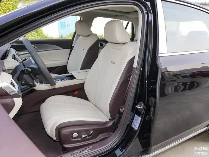 红旗h5 ,中型车热度高,油耗6.4l,空间大,乘坐舒适