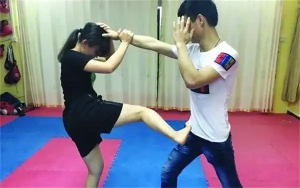 比赛中只有男人害怕踢裆?女人被踢后不仅疼还容易血肿