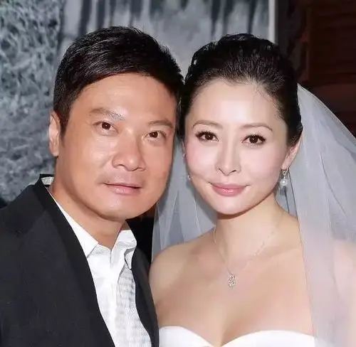 钱嘉乐跟汤盈盈已经结婚7年啦汤盈盈前后为钱嘉乐生了2个女儿钱嘉乐