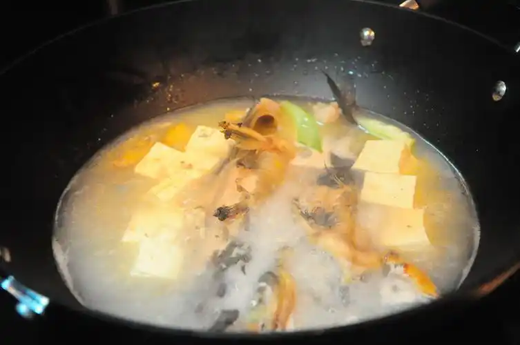 嘎鱼豆腐汤的做法