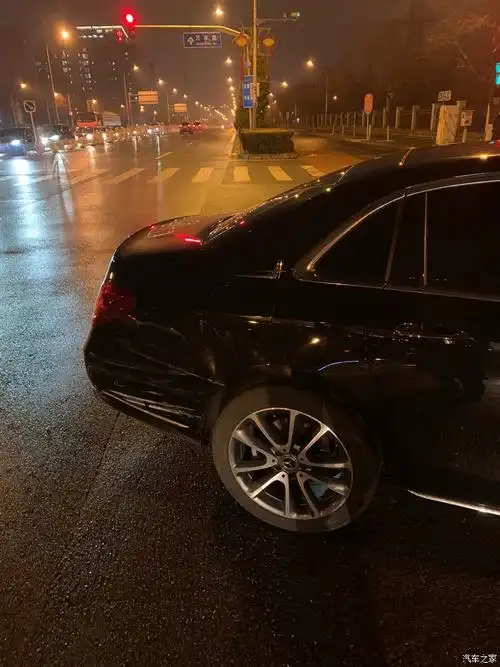 【图】昨天晚上被撞了_奔驰e级论坛_汽车之家论坛