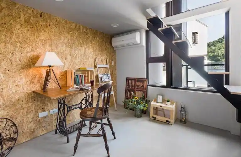 因为线条粗犷,十分具有野性,大气的感觉,用osb板装饰的房间更具有艺术