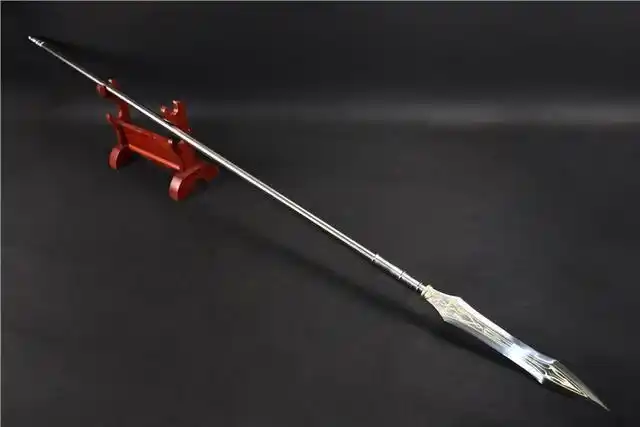 盘点三国最重的九把兵器,马超的抢垫底,关羽青龙偃月刀仅排第四-中国