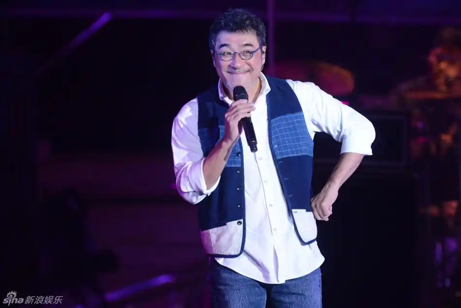 组图:李宗盛演唱会卖萌不断 成龙惊喜现身献花_高清图集_新浪网