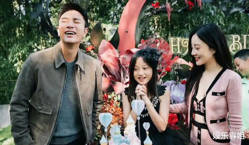 狗仔拍到贾乃亮与短发美女一同回家,疑似恋情曝光,目前还未回应_娱乐