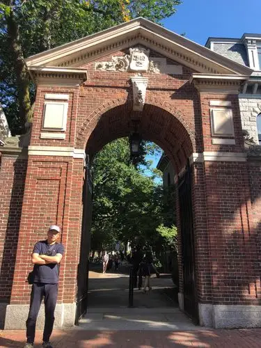 哈佛大学大门,简约,庄重
