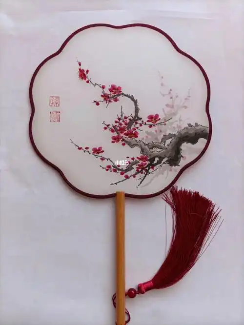 国画梅花  ·  团扇