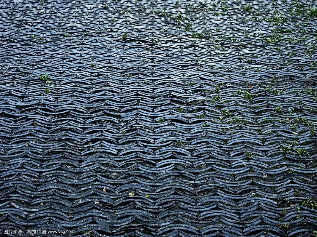 小瓦铺成的地面