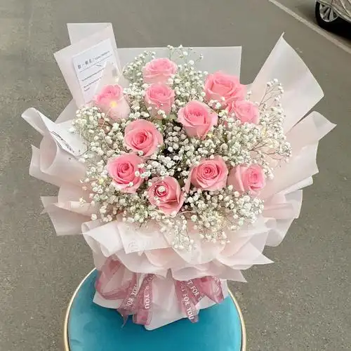 粉玫瑰满天星花束