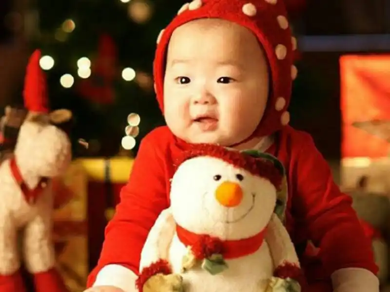 有一种"整容"叫宋民国长大了,五官虽变化不大,气质却脱颖而出!