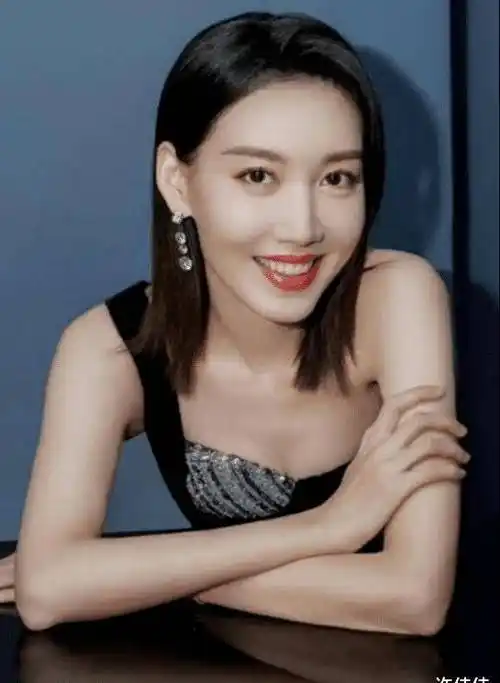 传闻她是靳东的妹妹,因这部剧走红,老公的身份如今仍是个迷_高露_丈夫