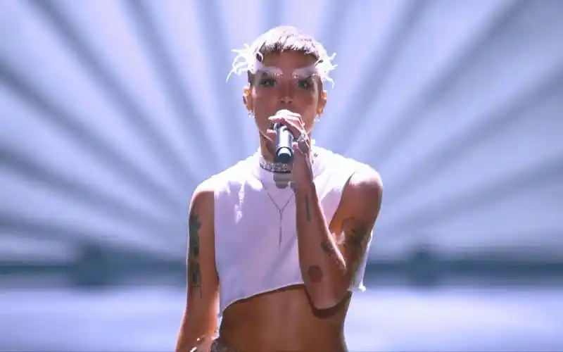 【2018维密秀】halsey猴西「without me」官方1080p版_哔哩哔哩 (゜