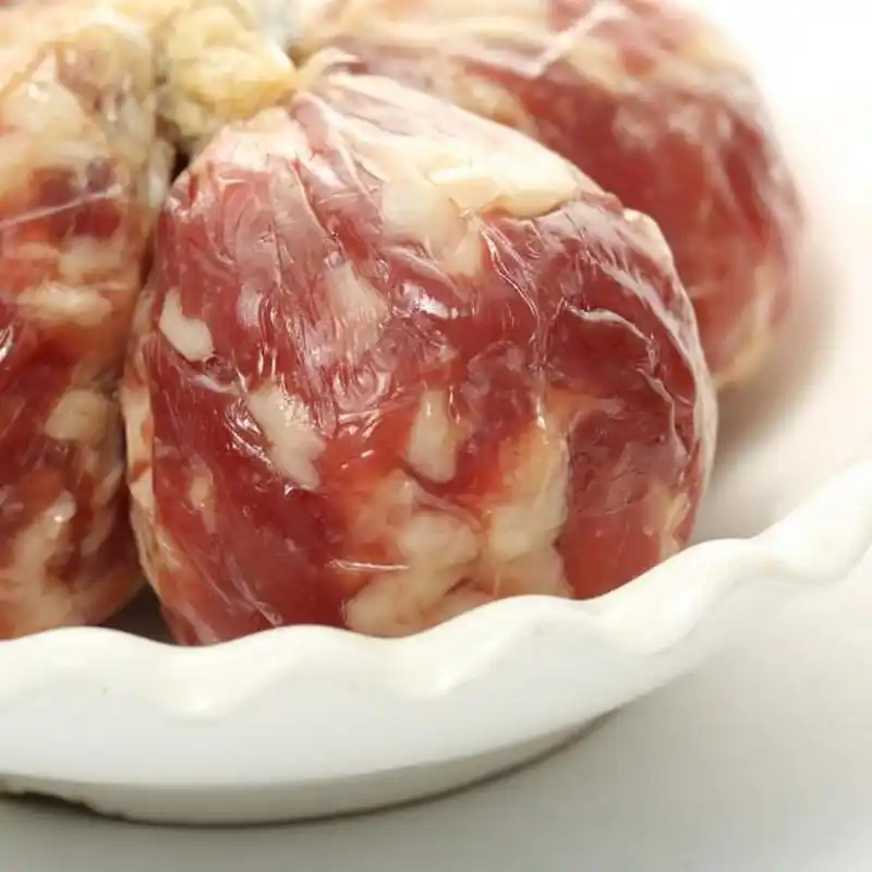 南京人过年最爱吃的南京香肚是江苏南京地区汉族传统名莱,历史悠久