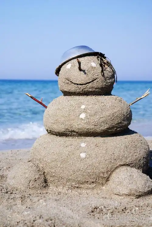 用沙子做的雪人假日概念可以用于新叶