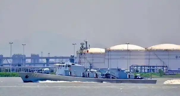 2006年,导弹护卫艇774号廉江艇与巨轮相撞沉没,13人牺牲4人重伤