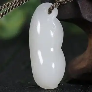 疆山玉器 陈冠君 新疆和田玉羊脂白玉籽料挂件福豆吊坠玉坠 3克