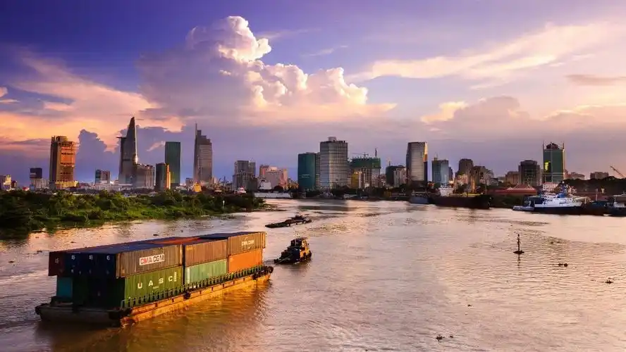 越南一个全方面模仿中国正在闷头赚大钱的国家