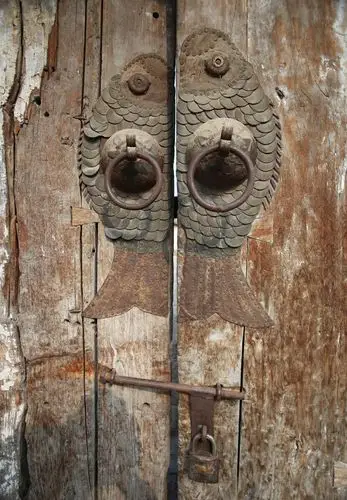 古旧的双鱼门环