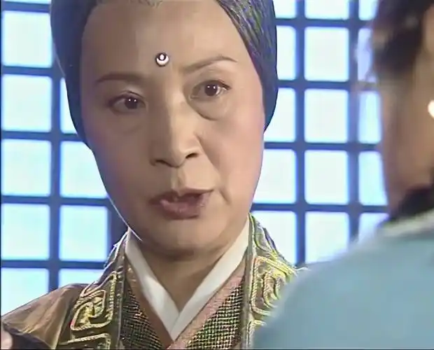 倚天为何灭绝使出倚天剑灭绝师太以死相逼她竟不屈服