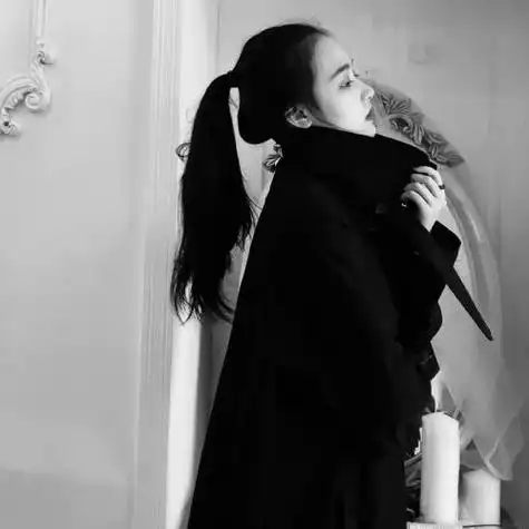 女生头像霸气侧脸头像黑白