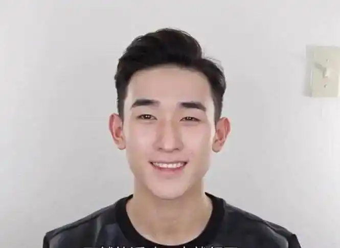 男生改造硬气发型这款二八侧分发型瞬间秒变精神小伙