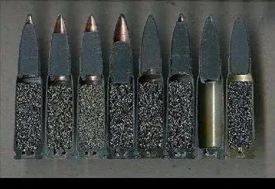 高爆霰弹,它是被镁和陶瓷填满的霰弹夹,与普通填充的不同,一接触空气