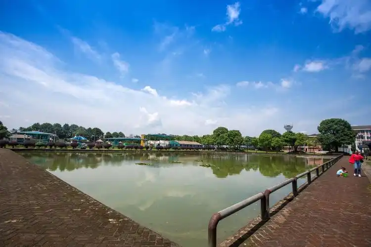 p data-id="gnwhj8j97g">长沙千龙湖生态旅游度假区,位于湖南省长沙