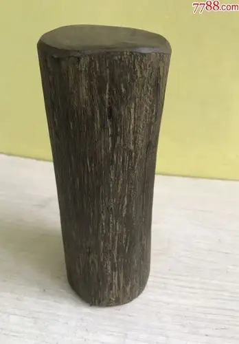 沉香原木一个,沉香木,原木,重622克左右,长18.3cm直径7.5cm左右,镇